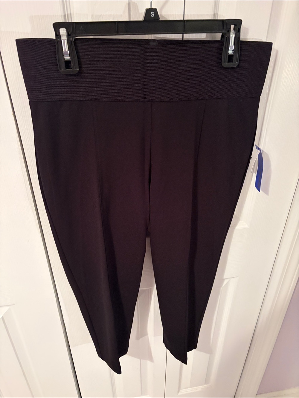 NWT- Peter Nyguard Women's High-Waist Black Ponte Capri Pants